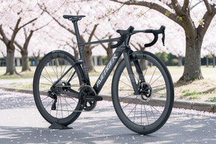 avenger-r8-rs-complete-bike-hero-image.jpg