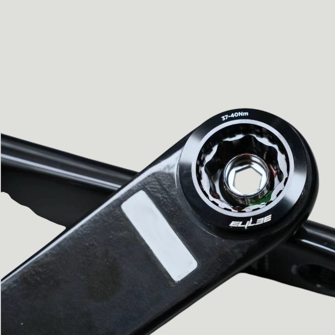 Elilee X260 Carbon Crankset Bolt Closeup