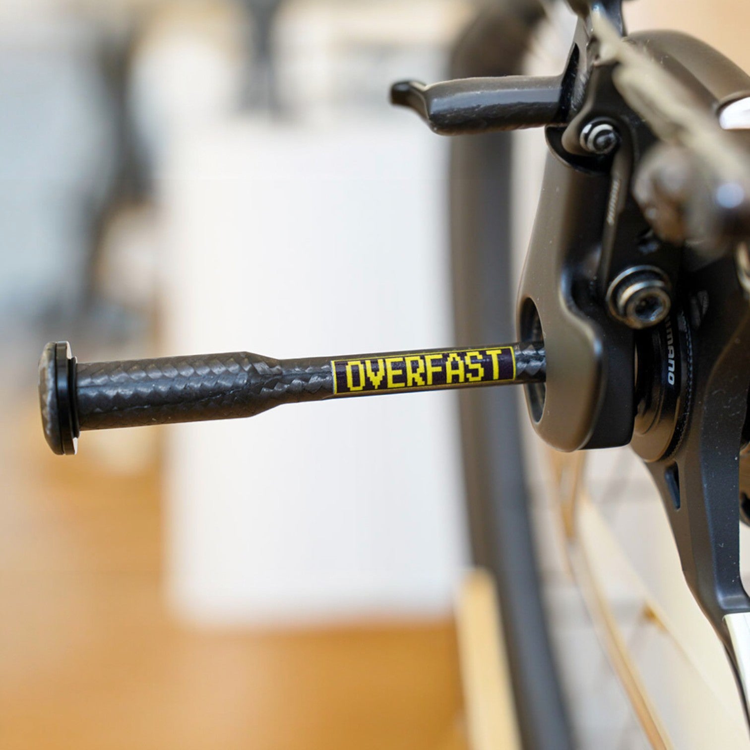 Overfast Ultralight Thru Axle Inserting Into Frame